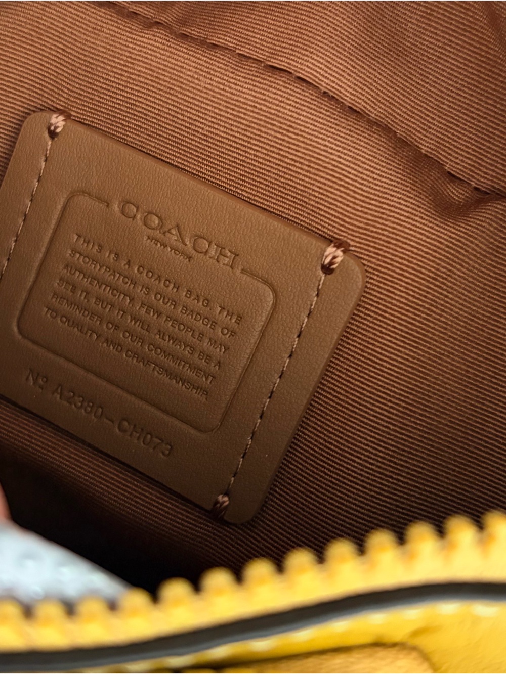 *pre-loved* COACH chartreuse signature belt bag - Picture 5 of 8